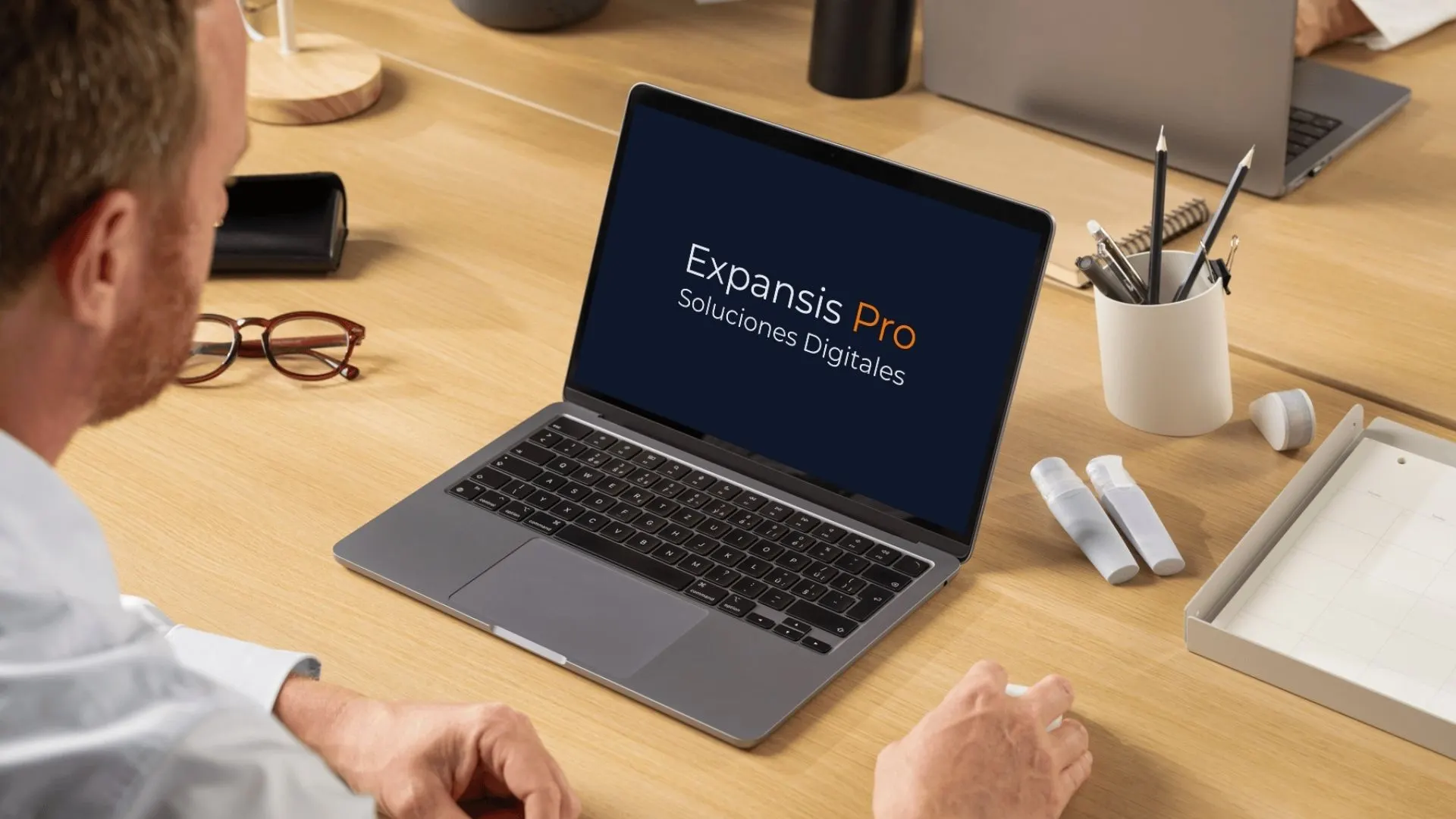 Consultoría y estrategia digital en las oficinas de Expansis Pro